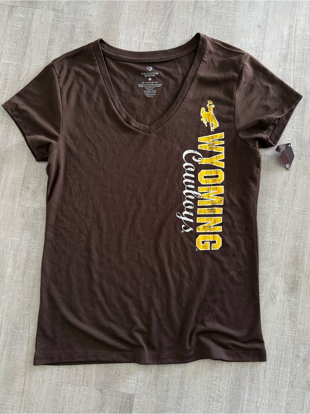 Colosseum Wyoming Cowboy Brown/ Yellow V-Neck Short Sleeve Tee, women’s large